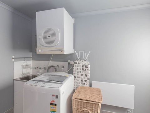 Oak & Barrel / 7 Twynam Street - Nambucca Heads Accommodation 1