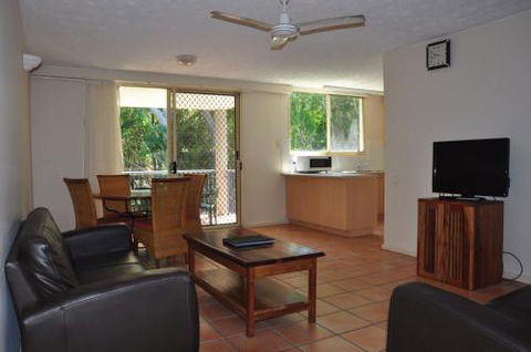 32 / 15 Rainbow Shores Unit Overlooking Bushland With Shared Swimming Pool Spa & Tennis Court - Nambucca Heads Accommodation 1