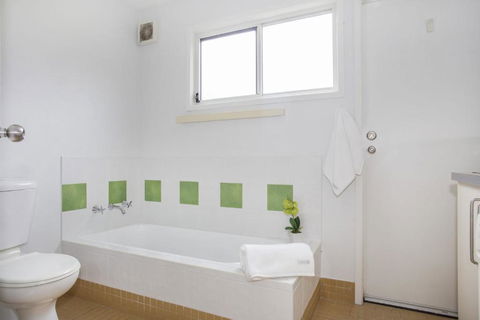 1 / 31 Ocean Street A Relaxing Coastal Retreat - Nambucca Heads Accommodation 3