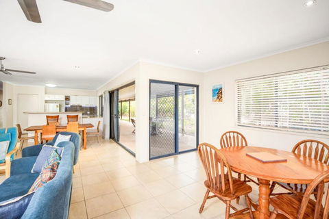 18 Naiad Court Rainbow Shores Modern Beach House Walk To Beach - Nambucca Heads Accommodation 1