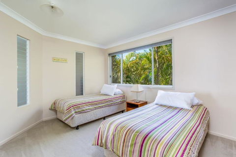 Rainbow Views Rainbow Beach Stunning Ocean Views & A Swimming Pool - Nambucca Heads Accommodation 5