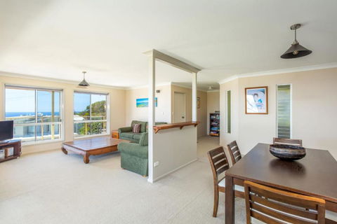 Rainbow Views Rainbow Beach Stunning Ocean Views & A Swimming Pool - Nambucca Heads Accommodation 3