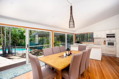8 Satinwood Drive Rainbow Shores Architecturally Designed Pool Walk To Beach - Nambucca Heads Accommodation 5