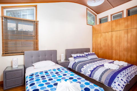 8 Satinwood Drive Rainbow Shores Architecturally Designed Pool Walk To Beach - Nambucca Heads Accommodation 3