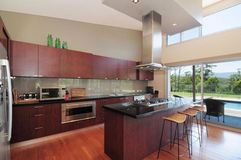 Bottlebrush Lodge Great Views & A Pool! - Nambucca Heads Accommodation 4