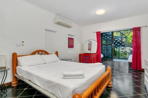 SANTORINIatPALM COVE - Nambucca Heads Accommodation 5