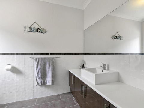 THE LOCH SURFSIDE WIFI NETFLIX PET FRIENDLY (OUTSIDE ONLY) - Nambucca Heads Accommodation 5
