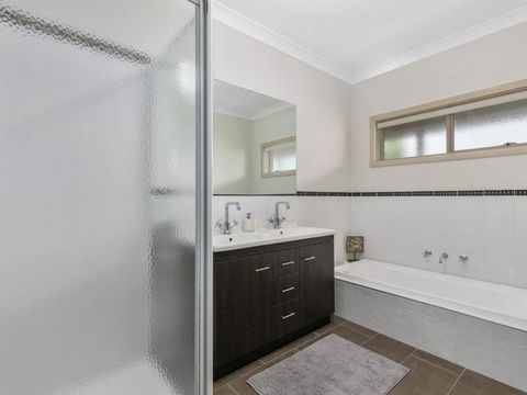THE LOCH SURFSIDE WIFI NETFLIX PET FRIENDLY (OUTSIDE ONLY) - Nambucca Heads Accommodation 1