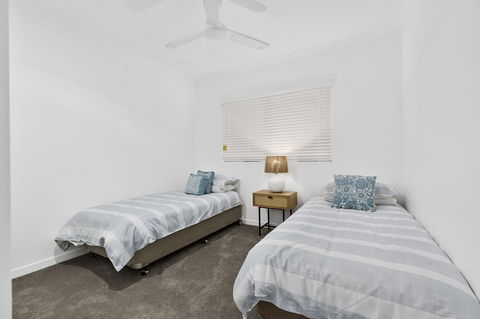 Panoramic Ocean Views Of Sunshine Beach Unit 5 Vista Pacific 12 Bryan Street - Nambucca Heads Accommodation 5