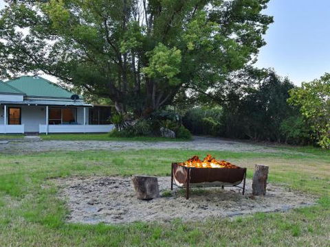 Tabitha Hill Cottage - Nambucca Heads Accommodation 0