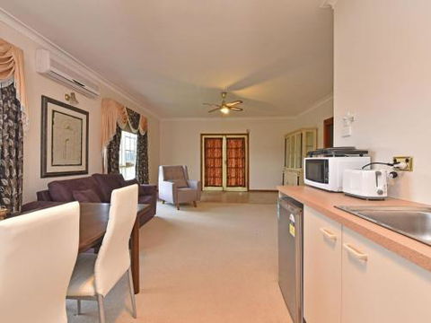 Wine Country Homestead Estate - Nambucca Heads Accommodation 5