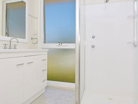 Morisset Waterfront 1bdr Studio Looking Over Trinity Marina - Nambucca Heads Accommodation 1