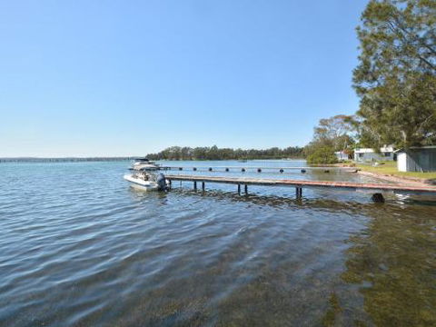 Morisset Waterfront 1bdr Studio Looking Over Trinity Marina - Nambucca Heads Accommodation 4