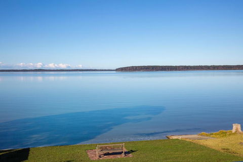 Tranquility Absolute Waterfront Pet Friendly 10 Mins To Hyams Beach - Nambucca Heads Accommodation 2