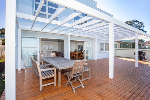 Tranquility Absolute Waterfront Pet Friendly 10 Mins To Hyams Beach - Nambucca Heads Accommodation 6