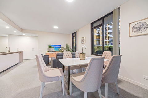 HomeHotel Stylish Apt Next To Train & Westfield - Nambucca Heads Accommodation 3