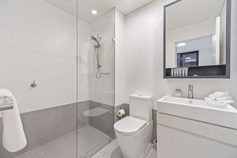 HomeHotel Stylish Apt Next To Train & Westfield - Nambucca Heads Accommodation 1