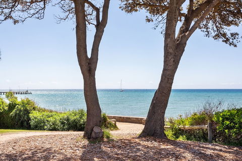 DROMANA Walk To Beach & Shops. Table Tennis + Netflix - Nambucca Heads Accommodation 3