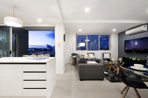 NEO Apartments Holidays Gold Coast - Nambucca Heads Accommodation 2