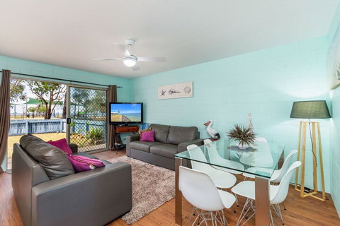 Charm & Comfort In This Ground Floor Unit With Water Views! Welsby Pde Bongaree - Nambucca Heads Accommodation 4