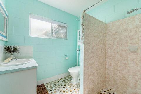 Charm & Comfort In This Ground Floor Unit With Water Views! Welsby Pde Bongaree - Nambucca Heads Accommodation 5