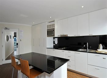 Waters Edge Luxury At Mandurah - Nambucca Heads Accommodation 5