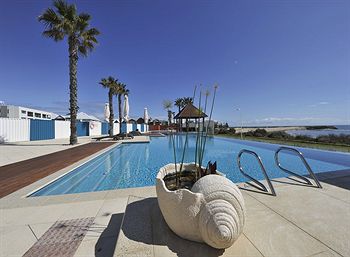 Waters Edge Luxury At Mandurah - Nambucca Heads Accommodation 1
