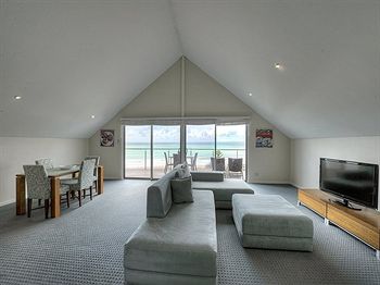 Waters Edge Luxury At Mandurah - Nambucca Heads Accommodation 6
