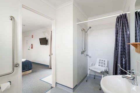 Tin Can Bay's Sleepy Lagoon Motel - Nambucca Heads Accommodation 2