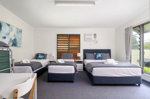 Tin Can Bay's Sleepy Lagoon Motel - Nambucca Heads Accommodation 3