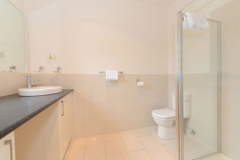 Hobart Lodge - Nambucca Heads Accommodation 3