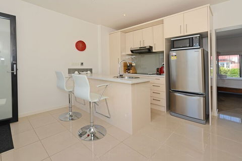 Hobart Lodge - Nambucca Heads Accommodation 2