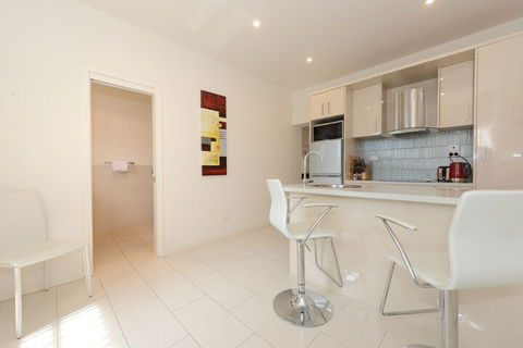 Hobart Lodge - Nambucca Heads Accommodation 0