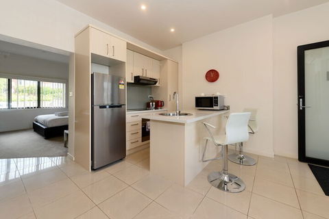 Hobart Lodge - Nambucca Heads Accommodation 1