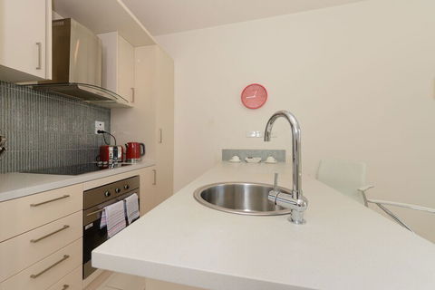 Hobart Lodge - Nambucca Heads Accommodation 5