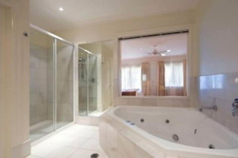 Lakeside Suites 1 - Nambucca Heads Accommodation 1