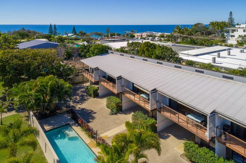 Unit 1 Rainbow Surf Modern Two Storey Townhouse With Large Shared Pool Close To Beach & Shop - Nambucca Heads Accommodation 1