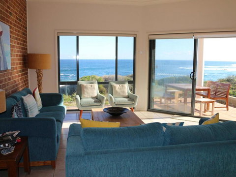 Ocean Views 4 Ocean Street Air Conditioned Luxury With Beautiful Ocean Views - Nambucca Heads Accommodation 5