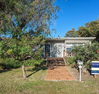 The Croft 11 Boulder Bay Rd Cosy Beach House with Aircon  only 270m to the Beach - Nambucca Heads Accommodation