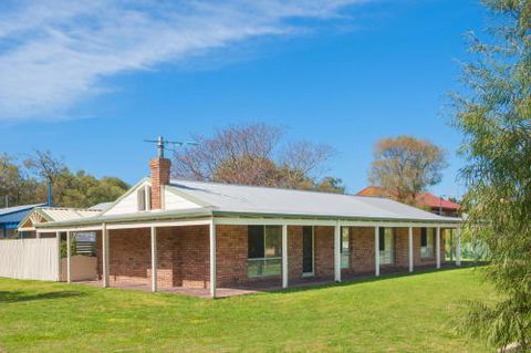 Anchors Away - Nambucca Heads Accommodation 0
