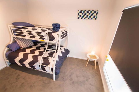 Contemporary â€˜Espritâ€™ With River Reserve Access - Nambucca Heads Accommodation 4