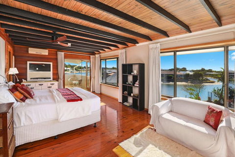 Schirmann Waterfront Home - Nambucca Heads Accommodation 2