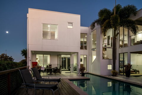 Sunshine Coast White House - Nambucca Heads Accommodation 1