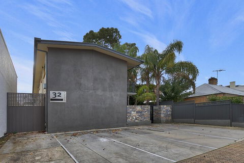 Former Dress Circle Nth Adelaide Apt With Aircon - Nambucca Heads Accommodation 0