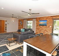 Urangan Harbour Bungalow - Nambucca Heads Accommodation