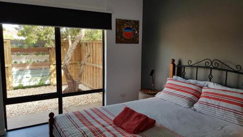 Red Ochre â€“ Large 1BR With Private Courtyard - Nambucca Heads Accommodation 5