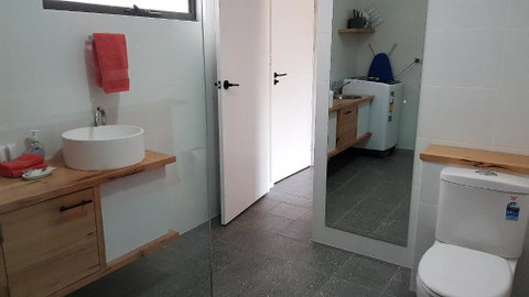 Red Ochre â€“ Large 1BR With Private Courtyard - Nambucca Heads Accommodation 2