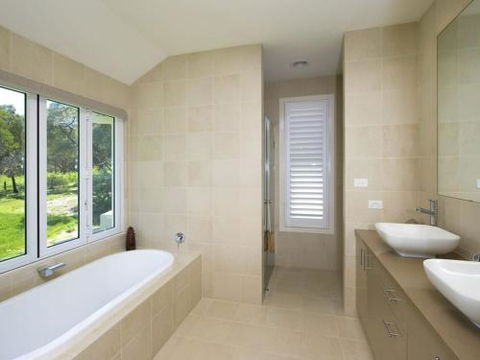 Echo Beach House 16 Reflections Dr Luxurious House With Magnificent Pool & Ducted Air - Nambucca Heads Accommodation 4