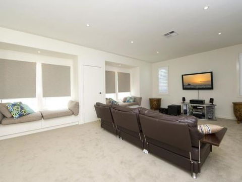 Echo Beach House 16 Reflections Dr Luxurious House With Magnificent Pool & Ducted Air - Nambucca Heads Accommodation 3