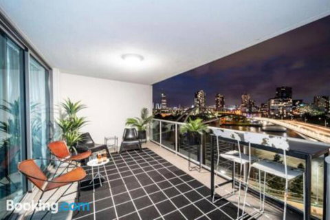 3br Stylish Apt CBD River & City Views SpaSaunaPoolWIFINetflix - Nambucca Heads Accommodation 0